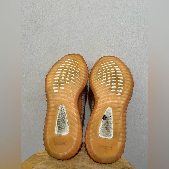 Adidas Yeezy Boost 350 V2 Clay - Picture 9 of 12